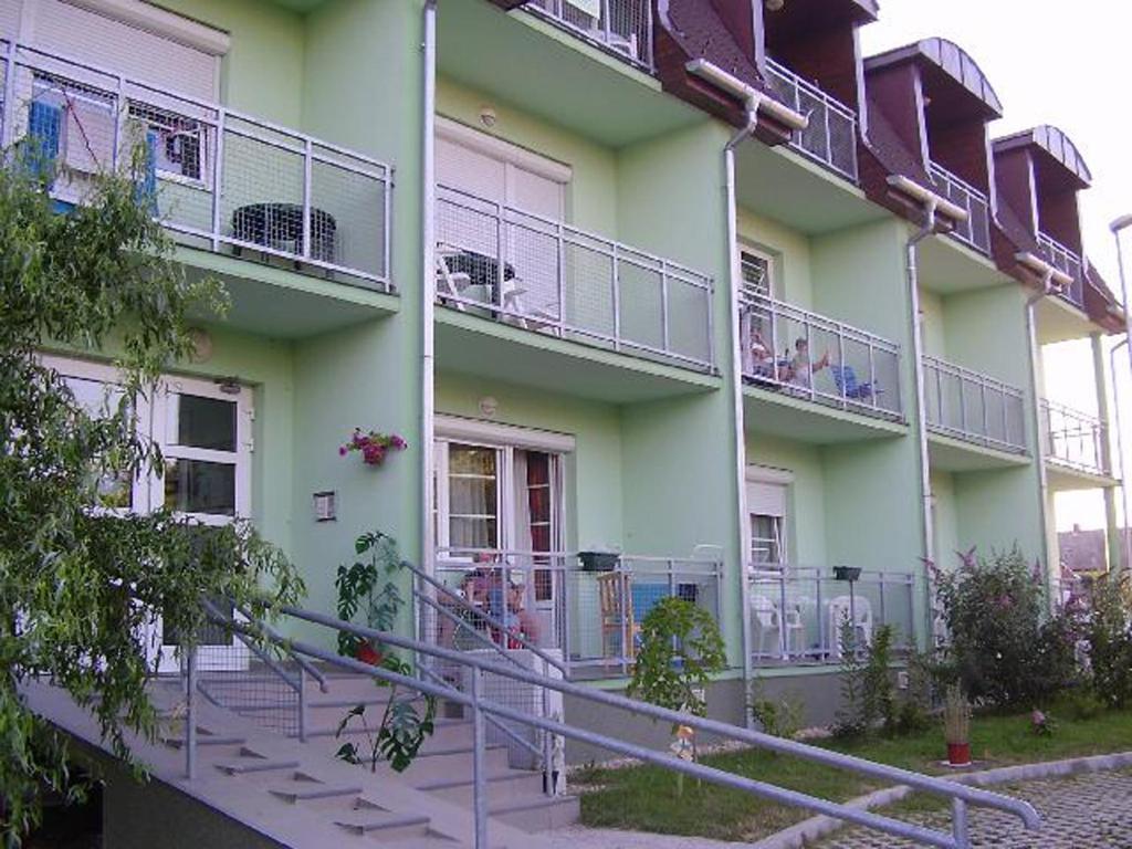 Holdlux Apartmanok Sárvár Eksteriør bilde