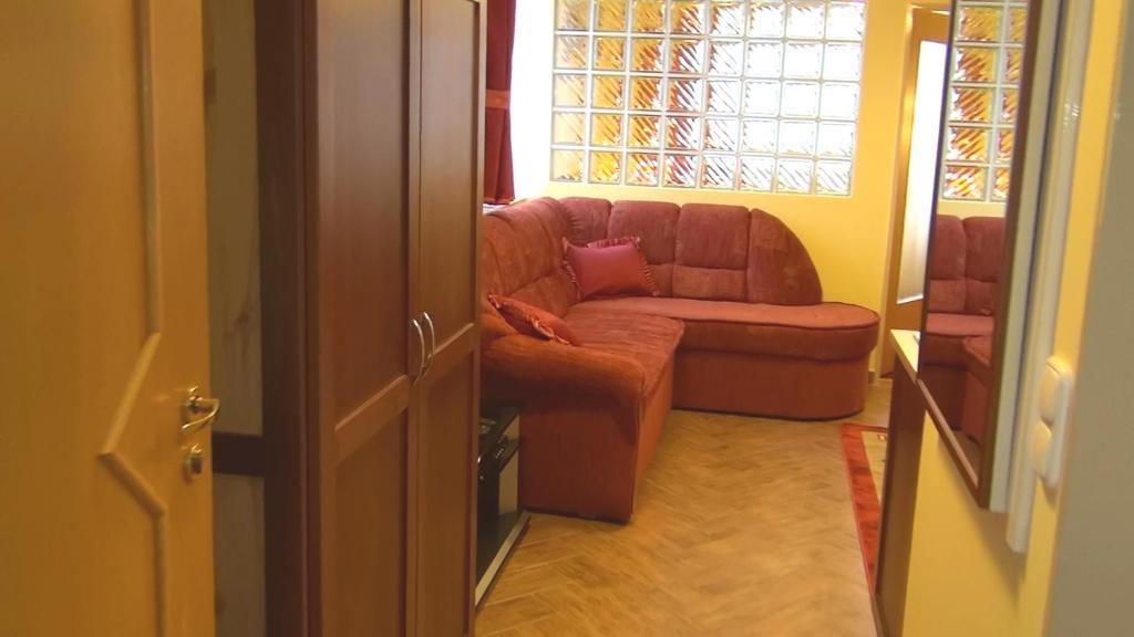 Holdlux Apartmanok Sárvár Rom bilde