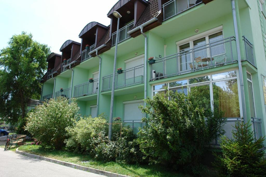 Holdlux Apartmanok Sárvár Eksteriør bilde